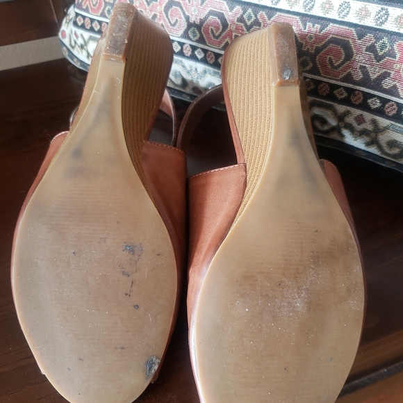 New Direction Relax Fit Sandals! - Picture 7 of 9